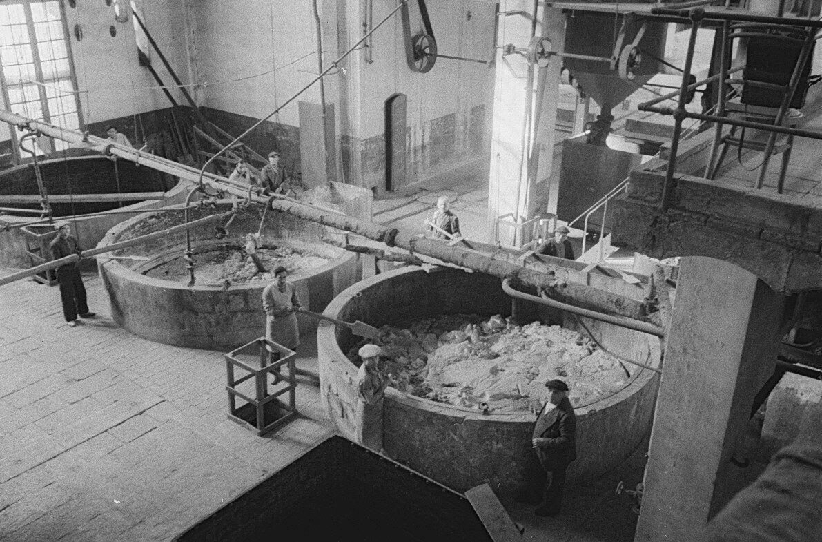 Self-managed workers in a Soap factory collectivized by the CNT.